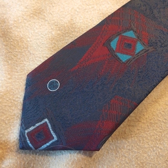 Halston RETRO Silk Texture Geometric Black and Red 4" - Picture 1 of 7